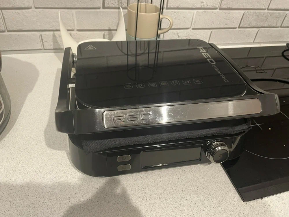 Фото электрогриля Red Solution SteakPRO RGM-G850P