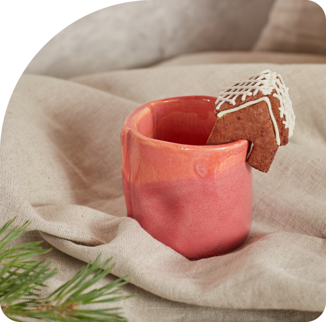 кофейная чашка с пряничком