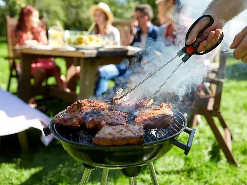 фото нанесения макияжа на лицо девушки 