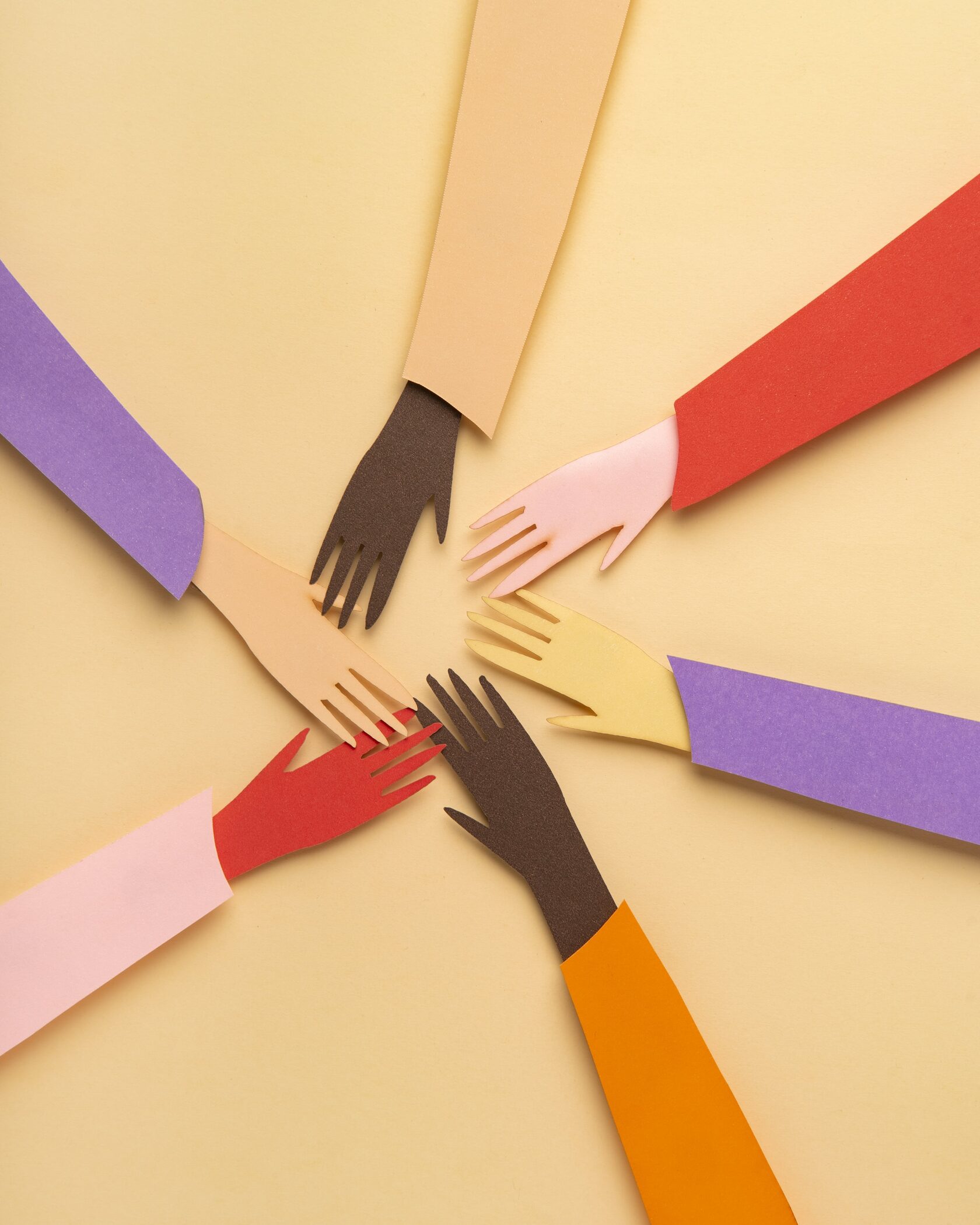 Бумажные руки по кругу