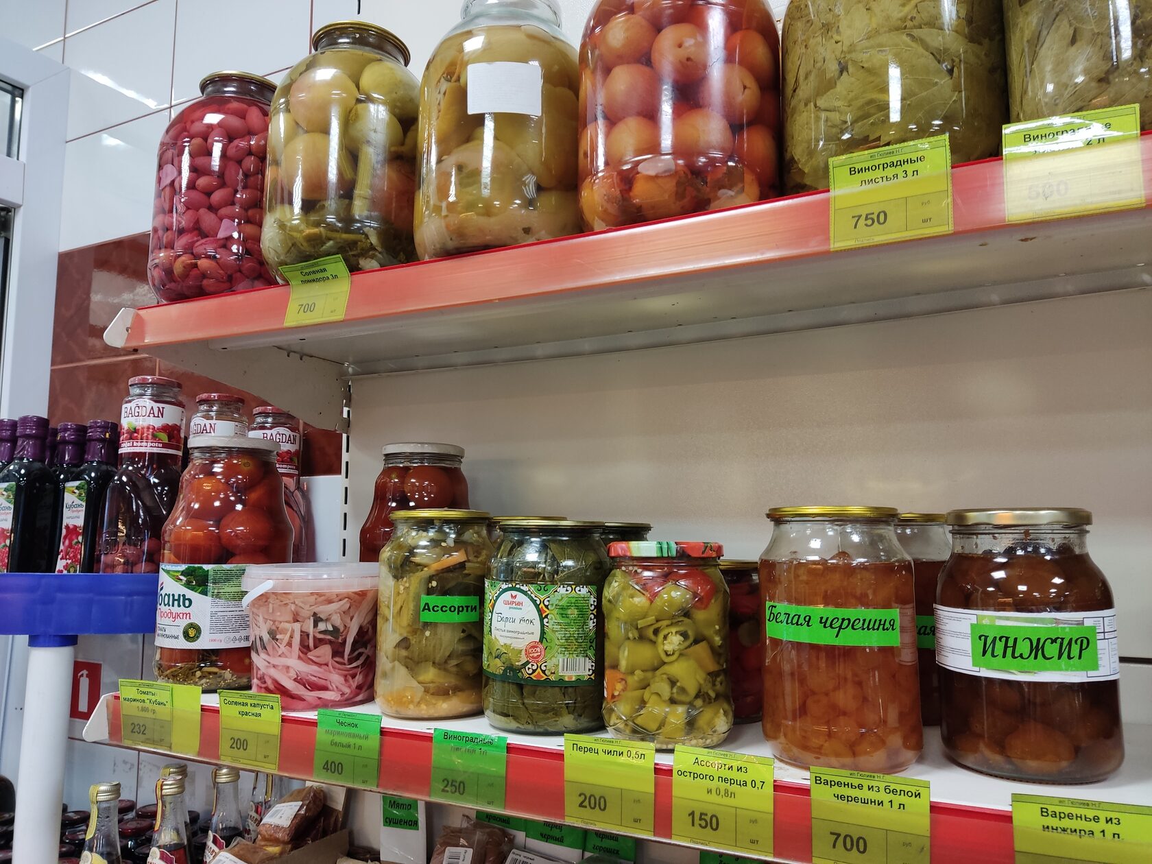 Магазин халяль нижний новгород. Халяль продукция в магазине. Магазин халяль нижний новгород. Кафе халяль. Экопрод волноваха.