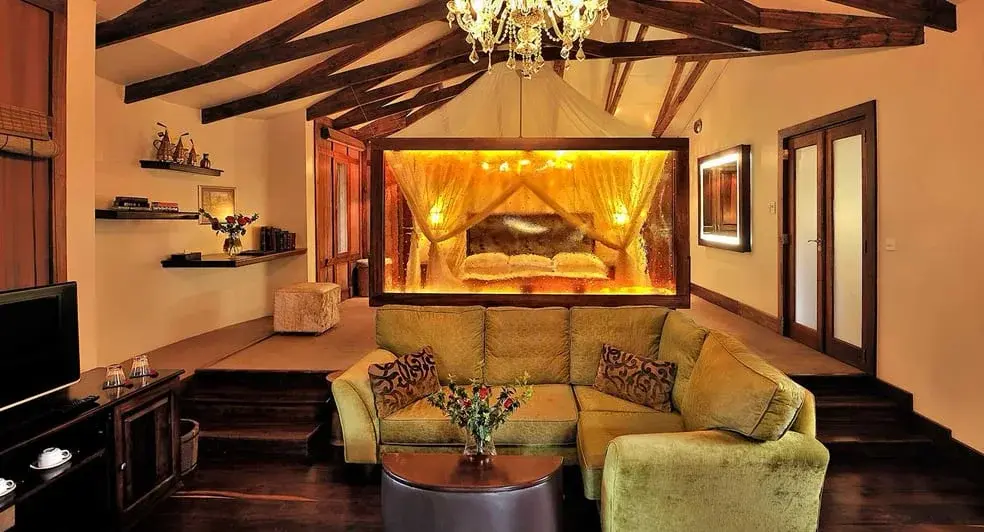 Интерьер Plantation Suite с камином, Arusha Coffee Lodge