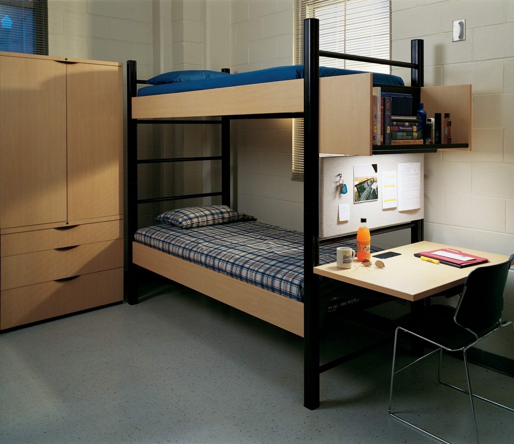 Двухъярусная кровать для общежитий