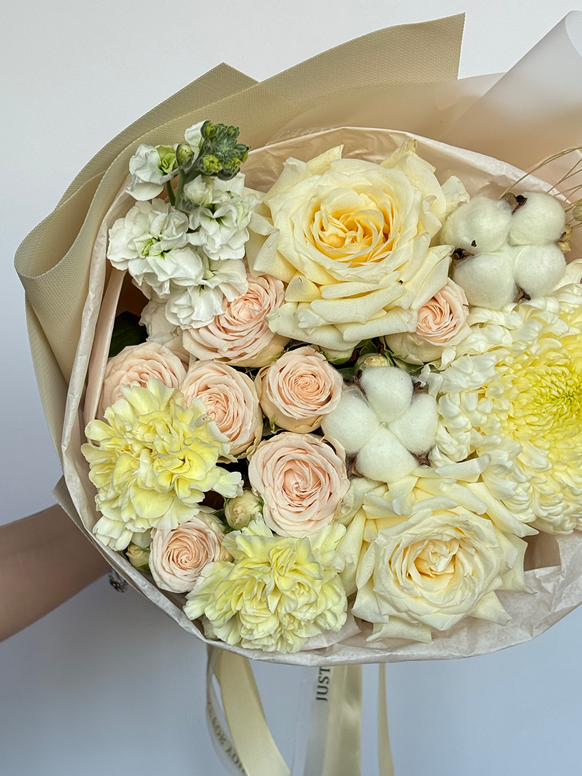 Нежный букет с эквадорскими розами Кенди с доставкой по Краснодару