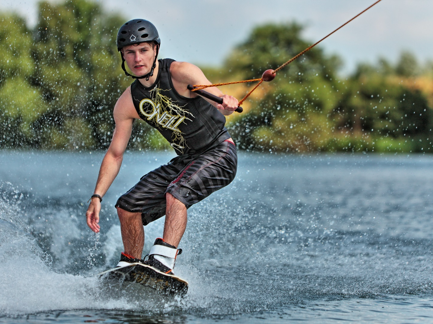 фото нанесения макияжа на лицо девушки 
