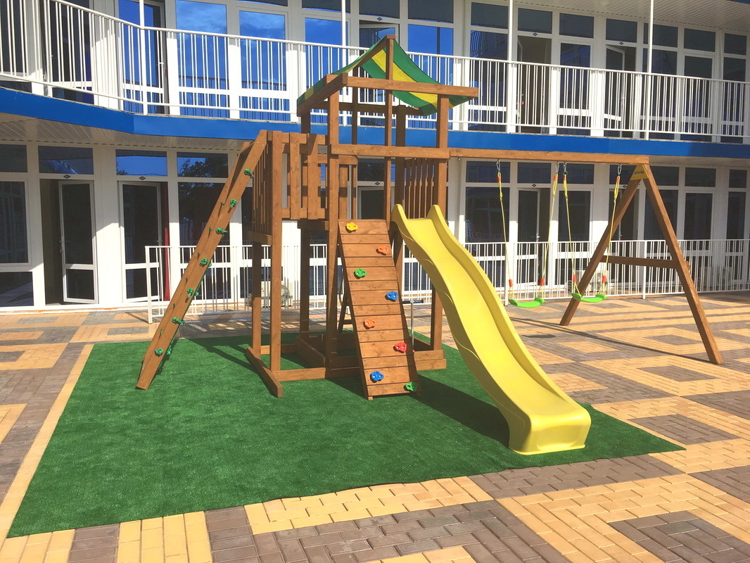 Детская площадка в отеле Марсель, Лермонтово