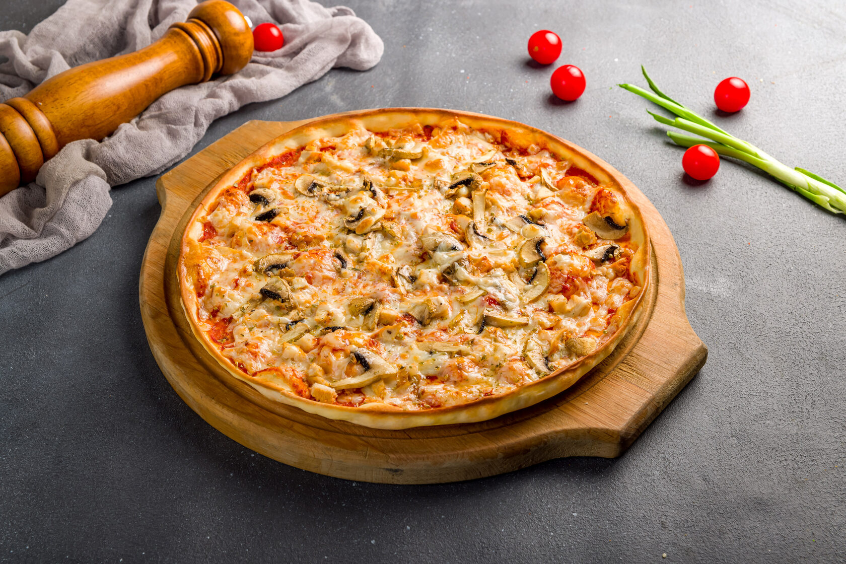 рецепт домашней пиццы с колбасой сыром помидором и шампиньонами фото 109