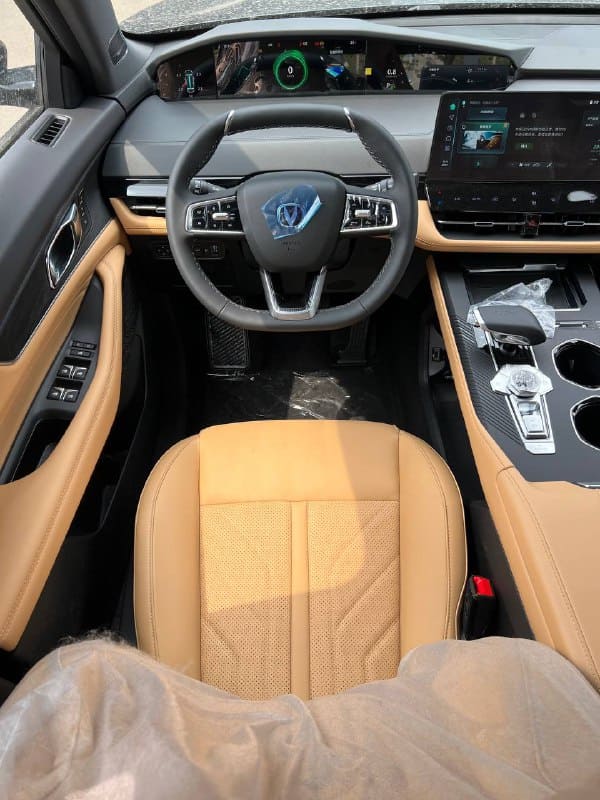 Европейские машины. Китайский авторынок. Авто напрямую из китая. Китайские автомобили на парковке. Авто напрямую из китая.