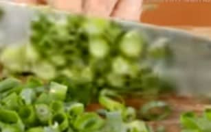 Приготовление оладий из кабачка и картофеля с сыром на сковороде: шаг 6