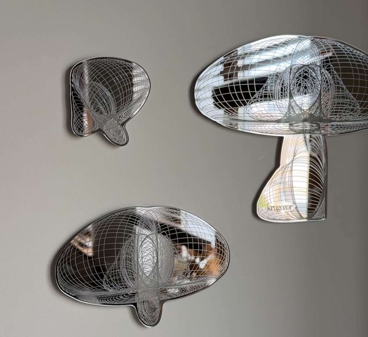 Krugozor Mirror Objects