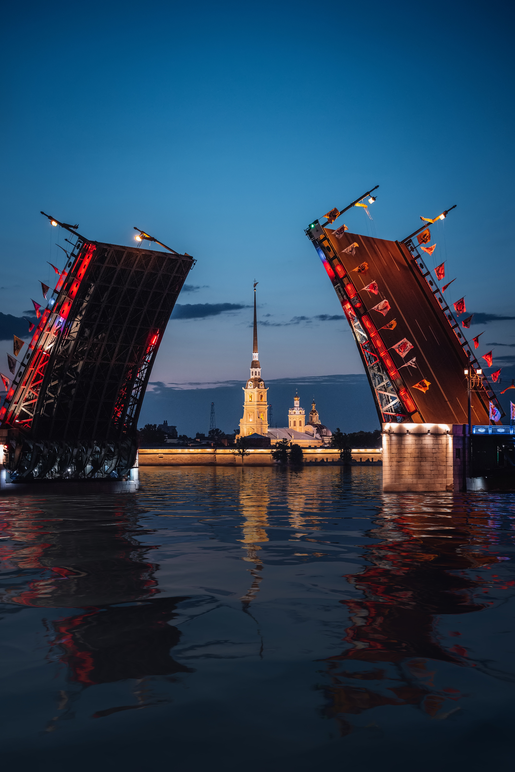 Дворцовый мост в Санкт-Петербурге