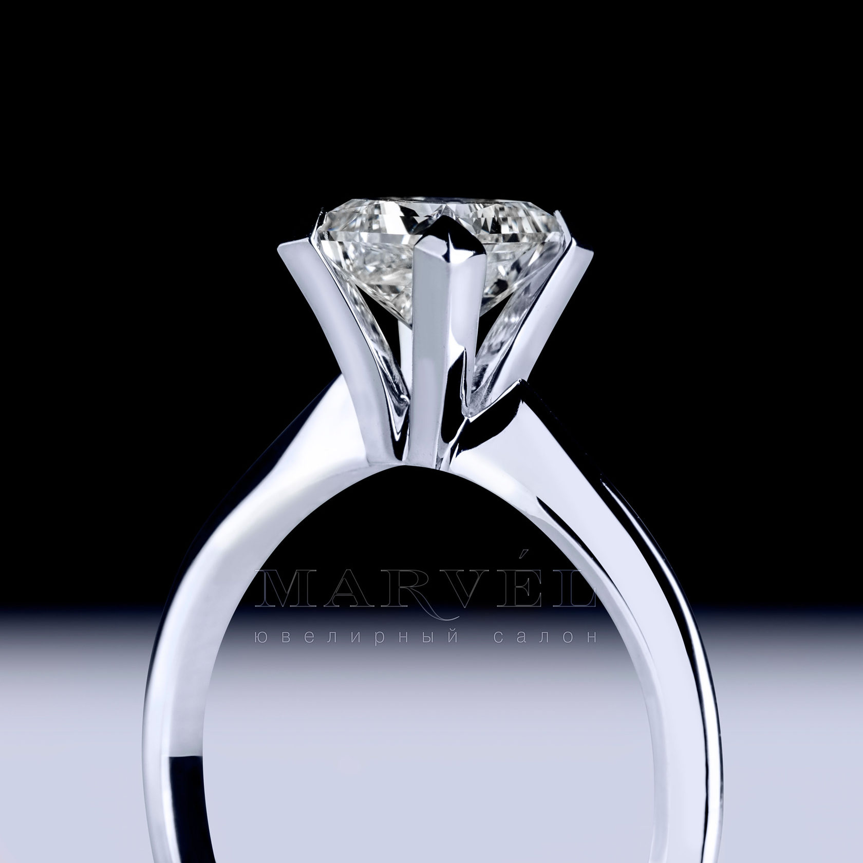 Кольцо с одним бриллиантом 1 карат