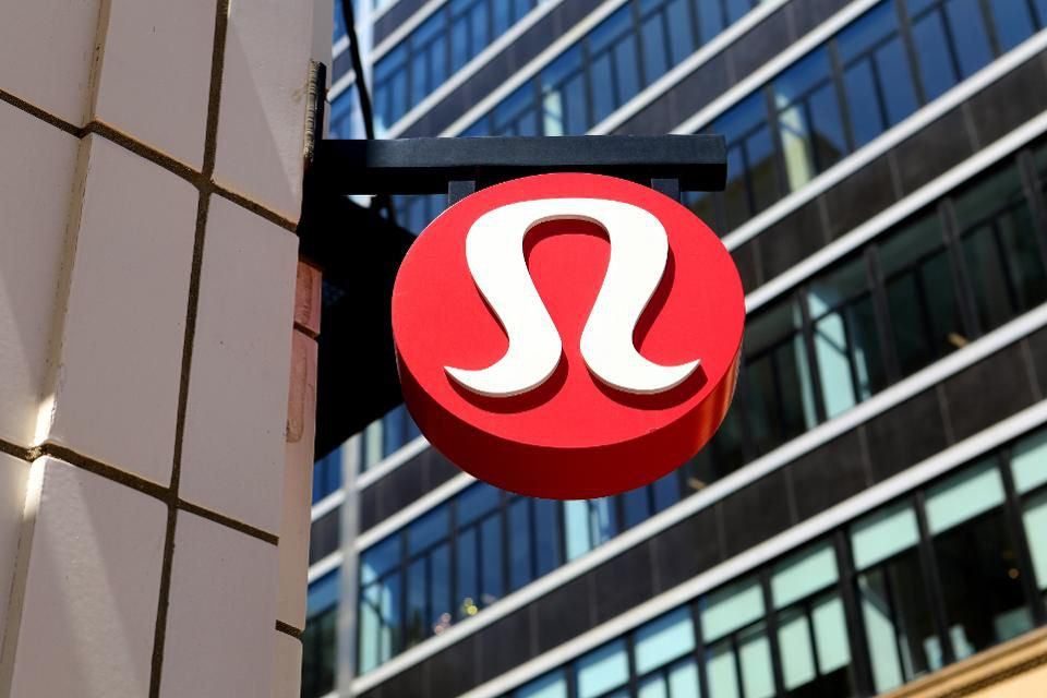 Pricing powered. Lululemon логотип. Lululemon athletica Inc лого. Lululemon. Lululemon logo PNG.