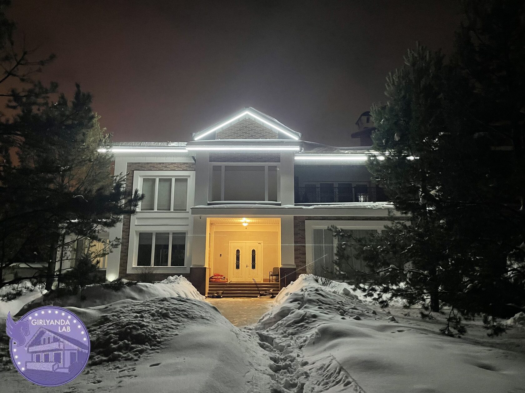 Контурная подсветка дома КП Горки 21 - вид 2