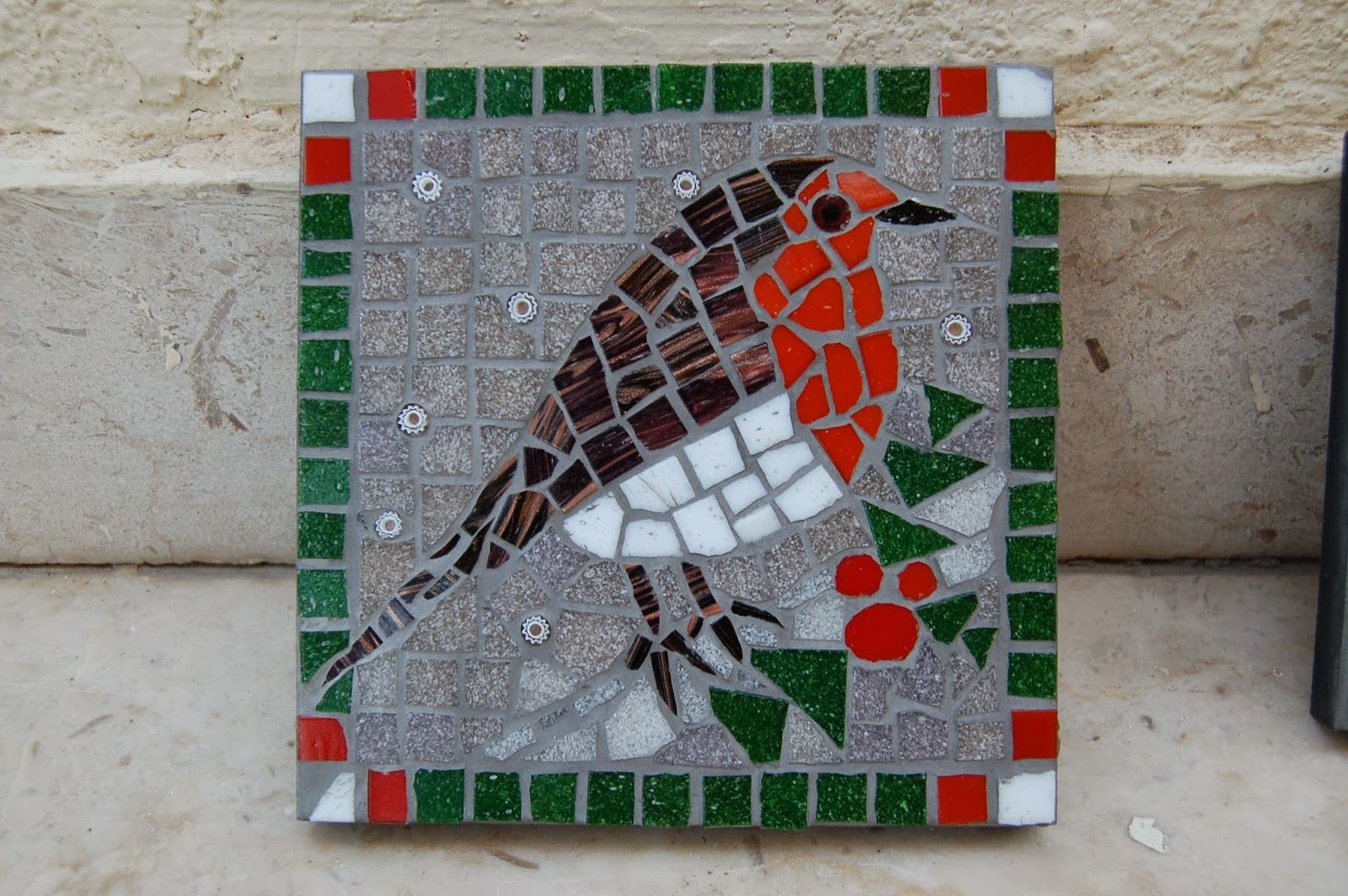 Мозаика птичка из стекла
