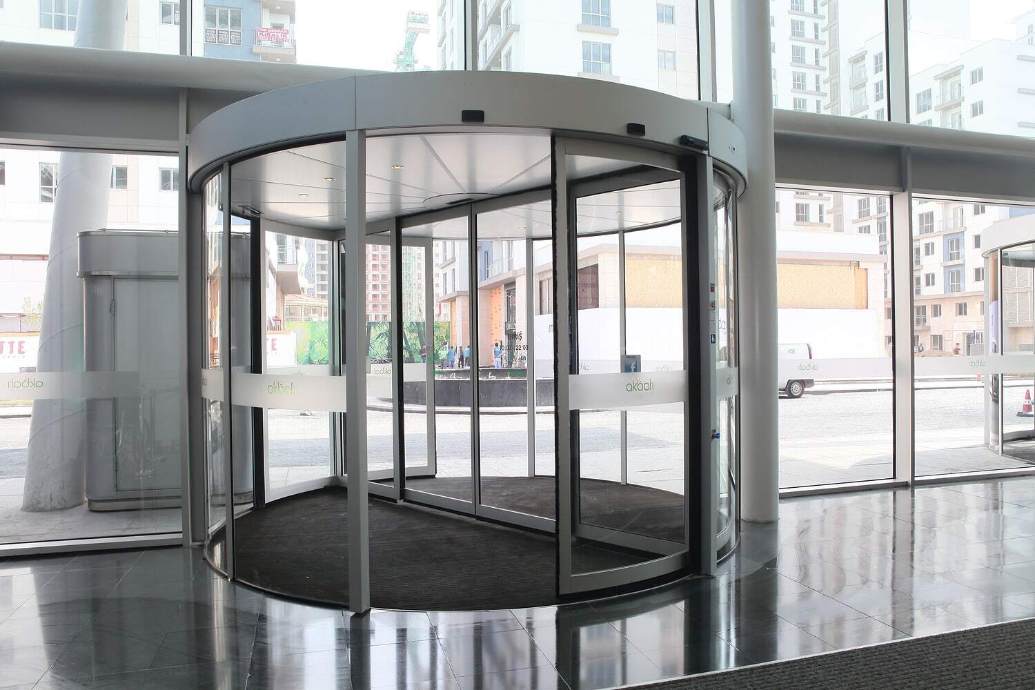 Наружное остекленение аптек. Revolving door перевод. Revolving door перевод. Revolving door перевод. Revolving door перевод.