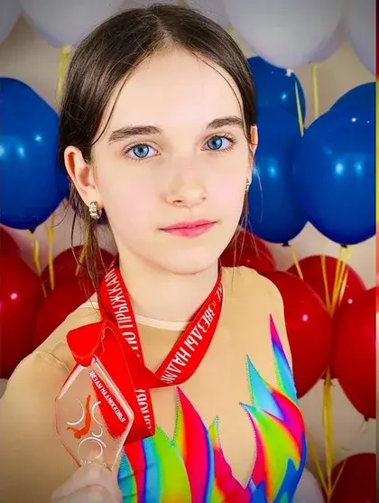 Ученица с медалью