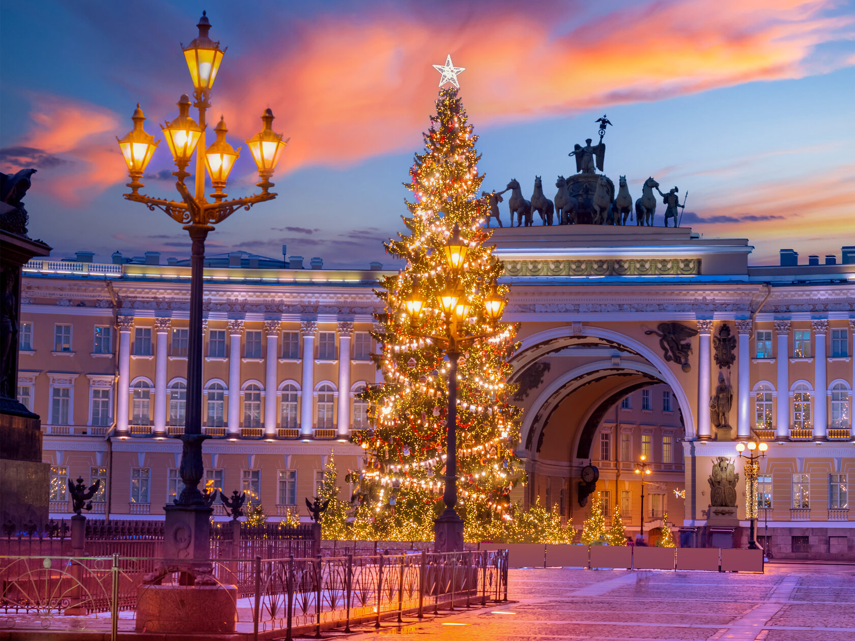 Дворцовая площадь в СПБ Постуй. Санкт-Петербург новый год. Дворцовая площадь СПБ новый год.