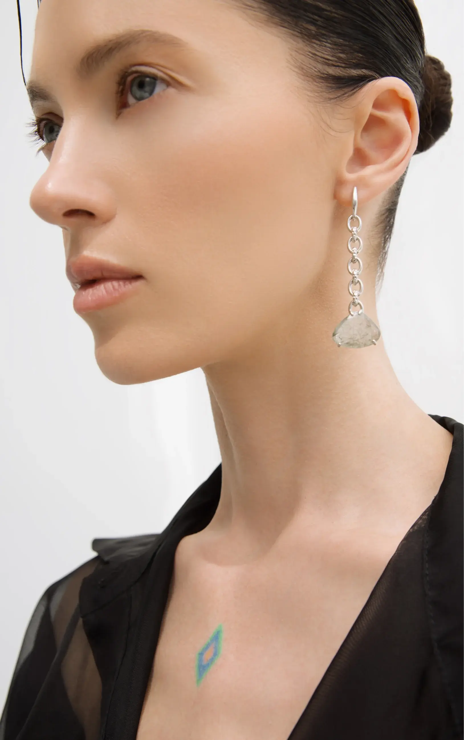 Серьги с висячими камнями