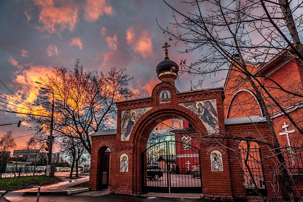 Храм пресвятой богородицы красногорск. Церковь Успения Пресвятой Богородицы сообщение. Описание храма Успения Божьей матери. Сообщение о храме Успения Пресвятой Богородицы. Церковь Успения Пресвятой Богородицы история.