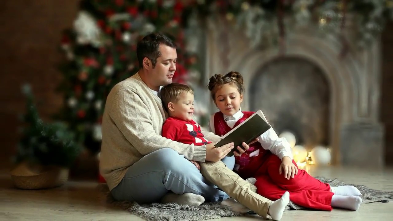 Читать новая семья. Новый год семья. Рождество семья. Новогодние семейные традиции. Семейные традиции на Рождество.