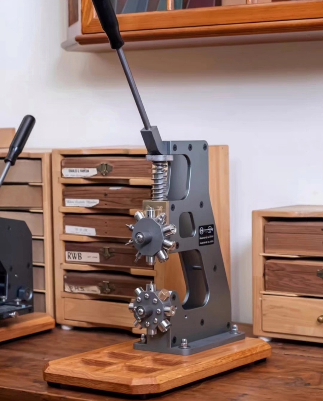 Новый пресс для кожи. Универсальный пресс для установки фурнитуры.