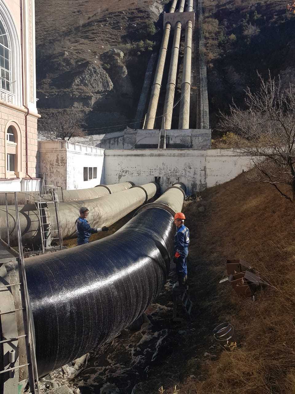 Усиление металлического водовода углеволокном