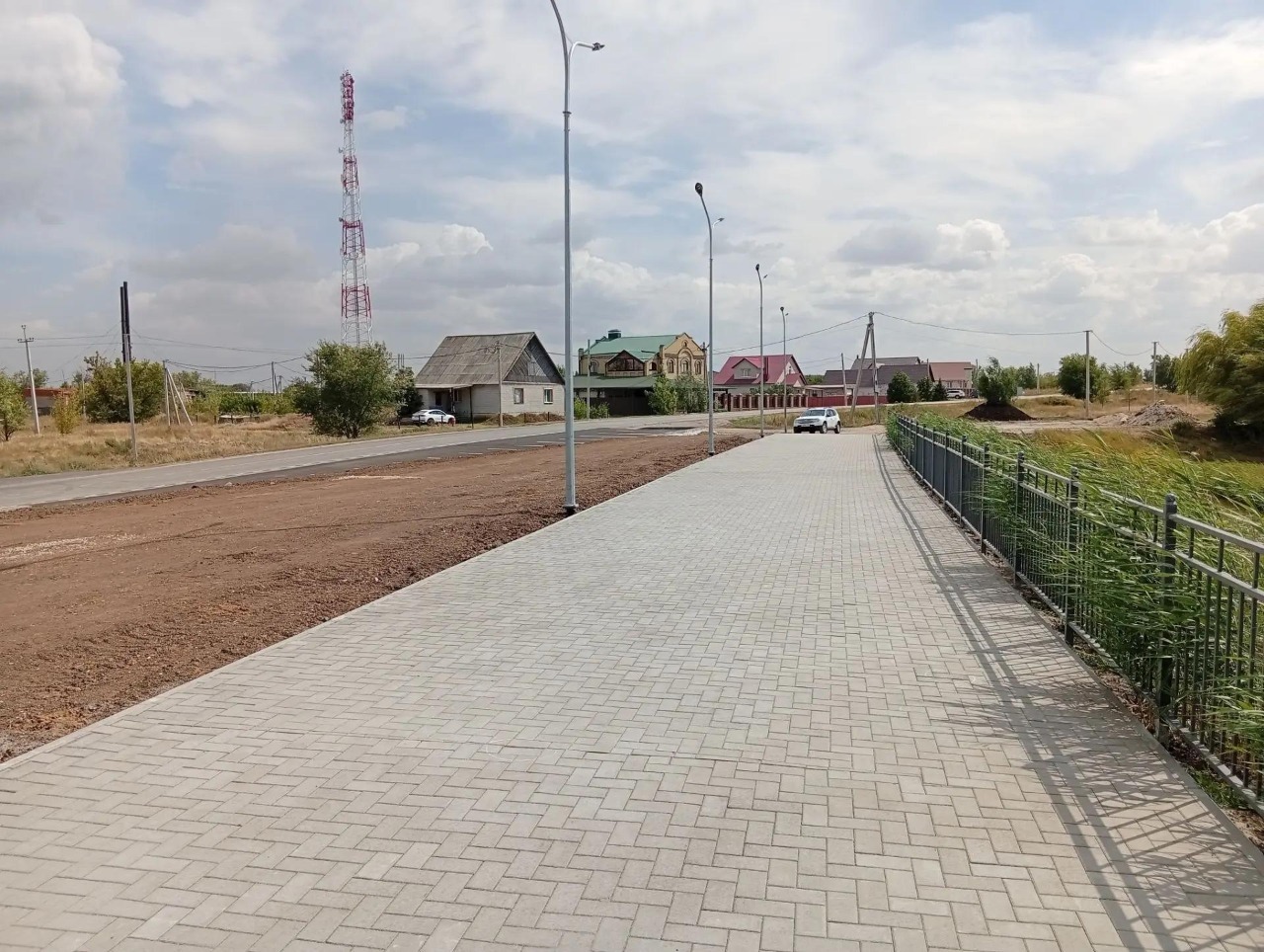 Кронштейны и светильники для опор наружного освещения в селе Ивантеевка