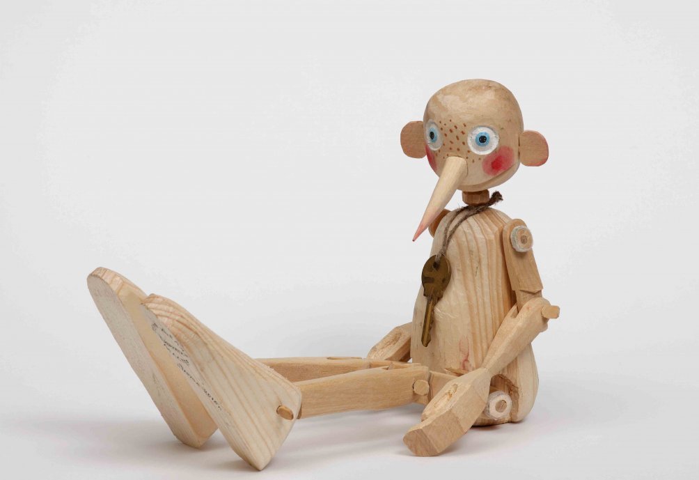 Деревянная кукла одна из первых игрушек. Назарити Буратино. Таруса Назарити Буратино. Деревянная кукла.