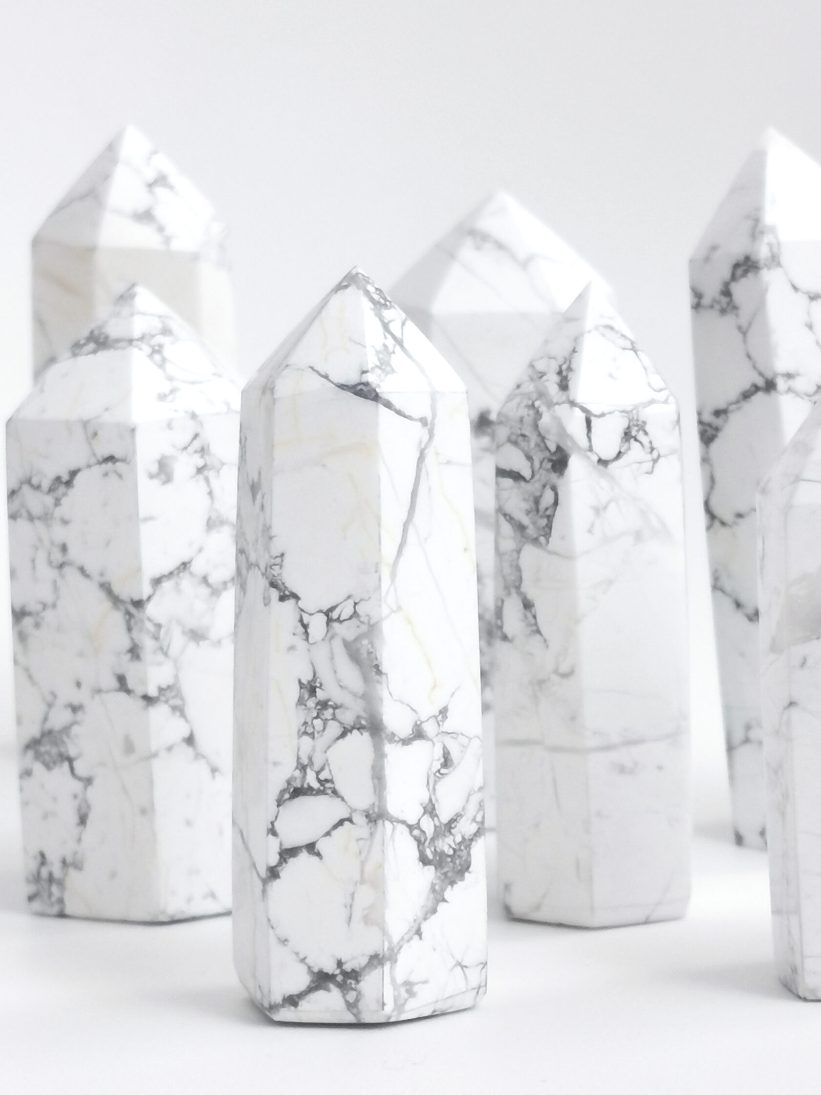 Говлит натуральный белый камень