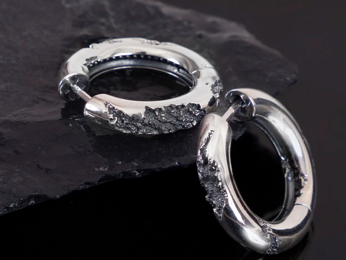 Мужские серьги в форме колец