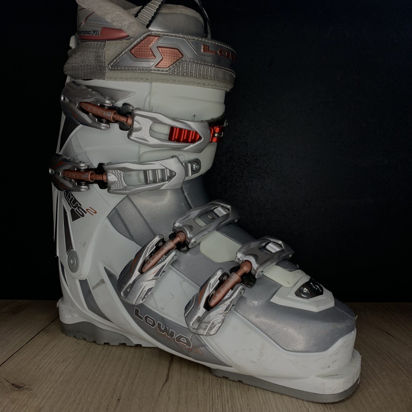 Ботинки LOWA, белые - прокат горных лыж Омске