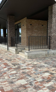 Мощение частной территории под ключ брусчаткой Урбан: коллекция ColorMix в цвете Хаски