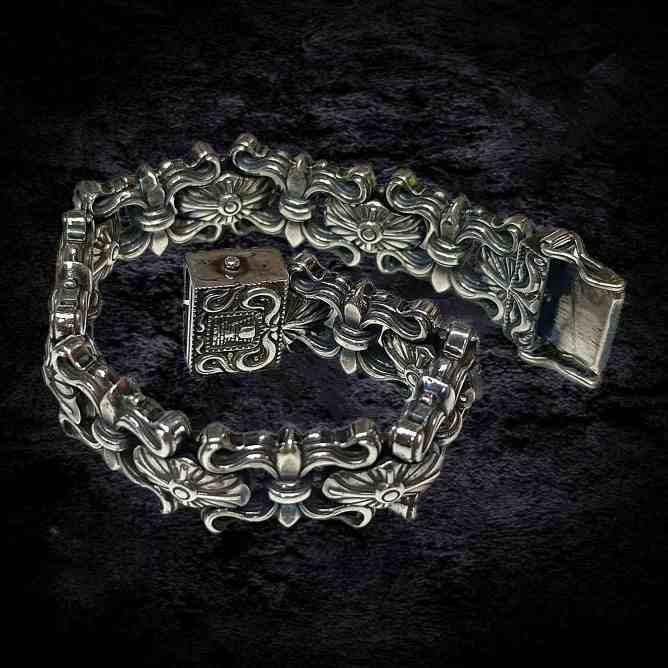 массивный мужской браслет, браслет из серебра, брутальный браслет.