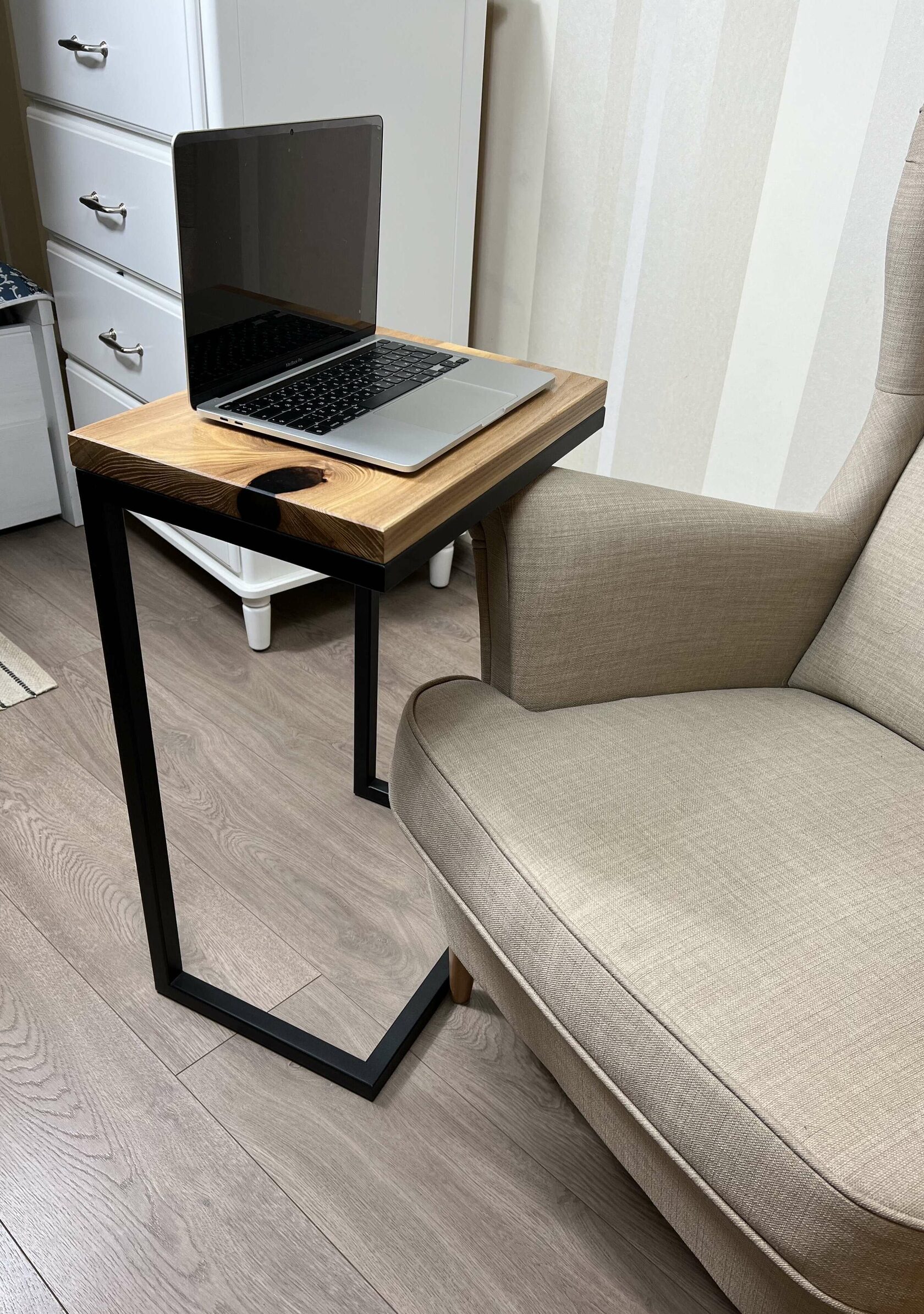 Прикроватные столы