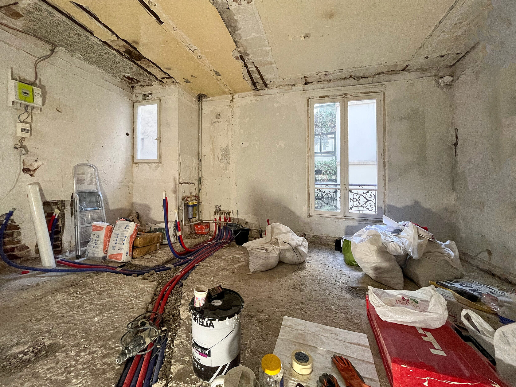 Démolition intérieure et préparation d’un appartement parisien avant transformation