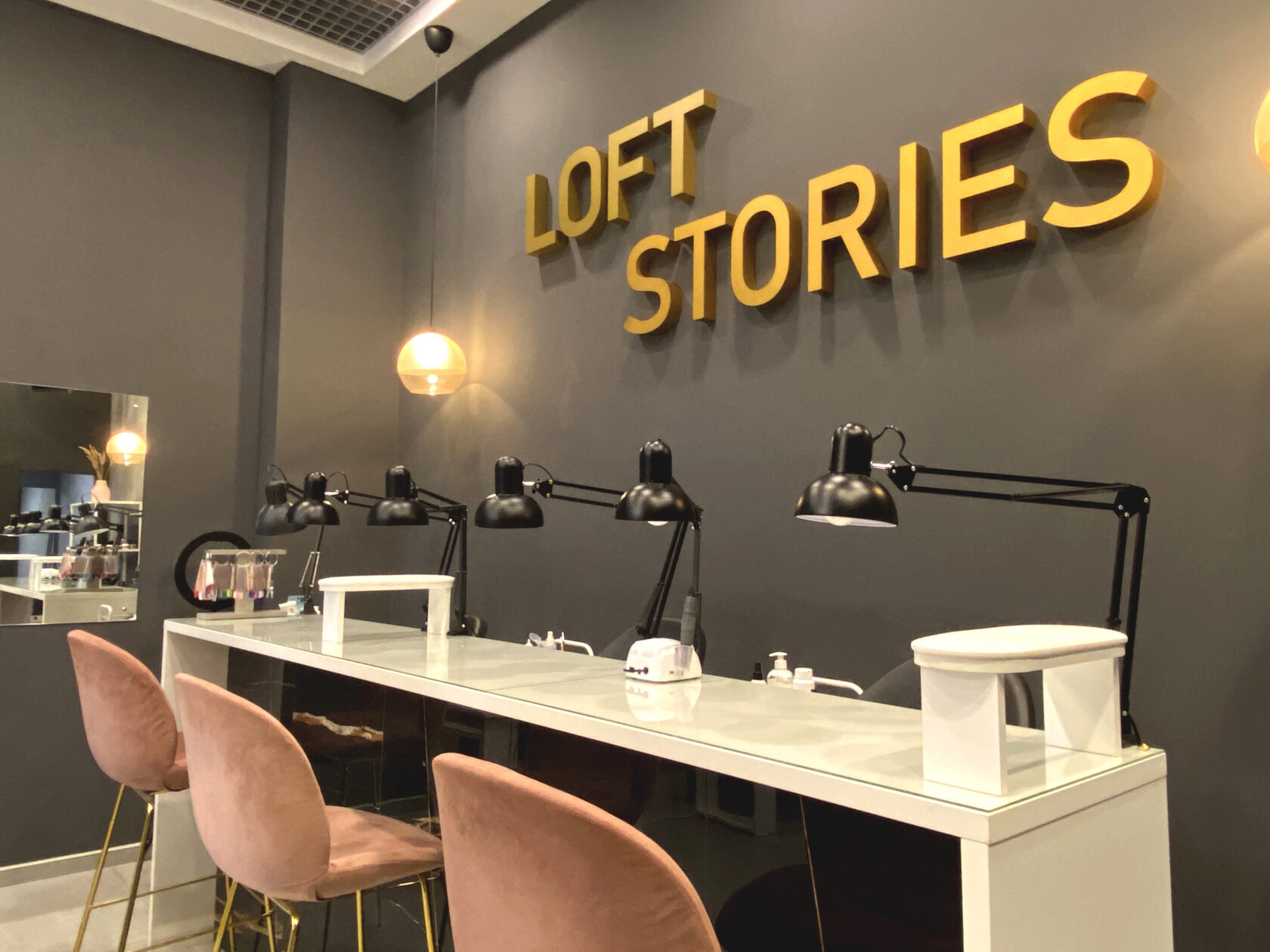 Студия маникюра Loft Stories в ТРЦ 