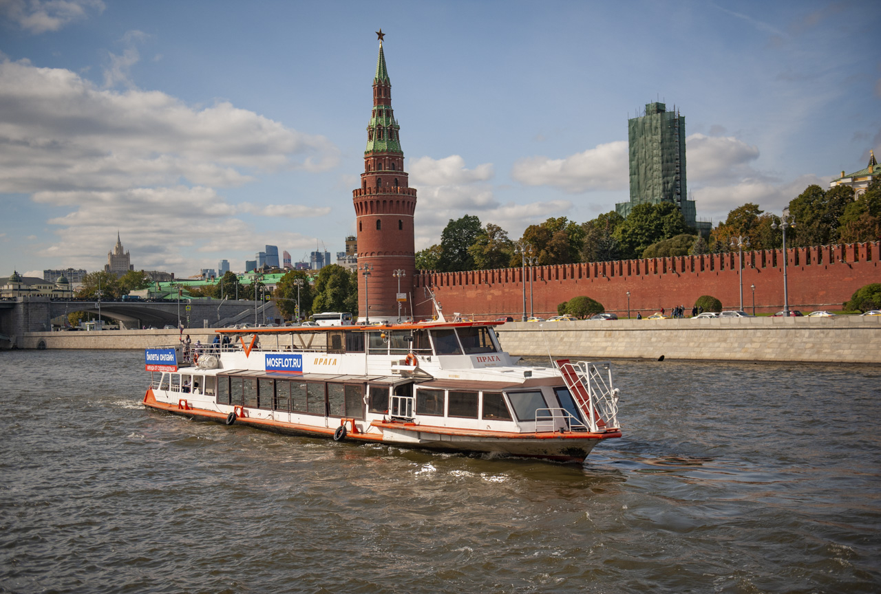 Теплоход прага. Прогулочный теплоход Прага. Теплоход Прага Москва. Теплоход Прага Москва 2023.