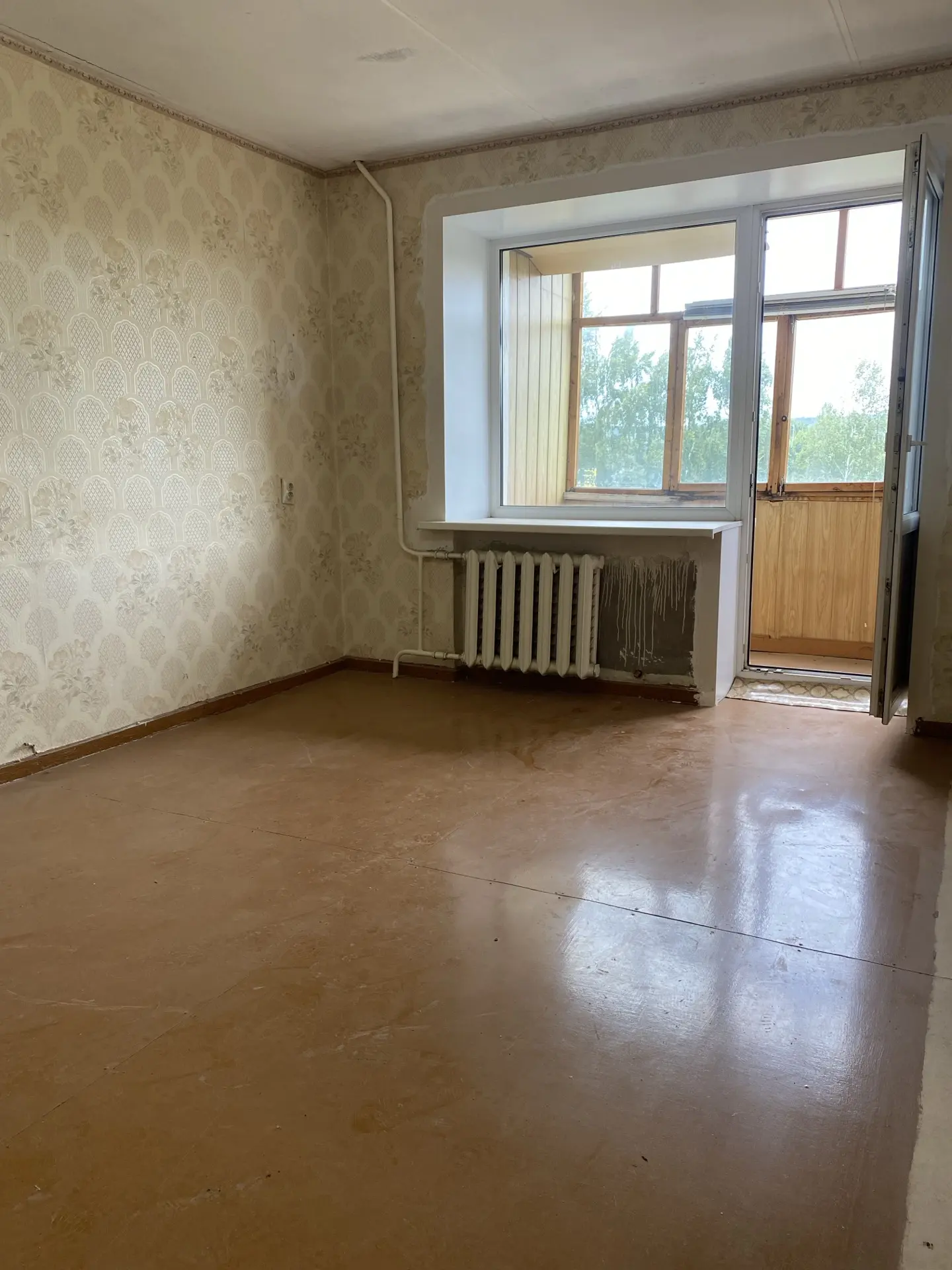 Комната с выходом на лоджию