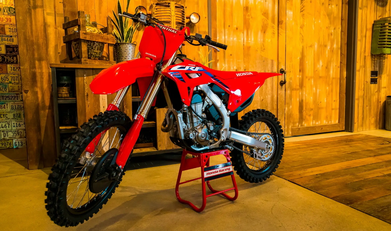 Honda анонсировала модели CRF450R и CRF250R 2024 года