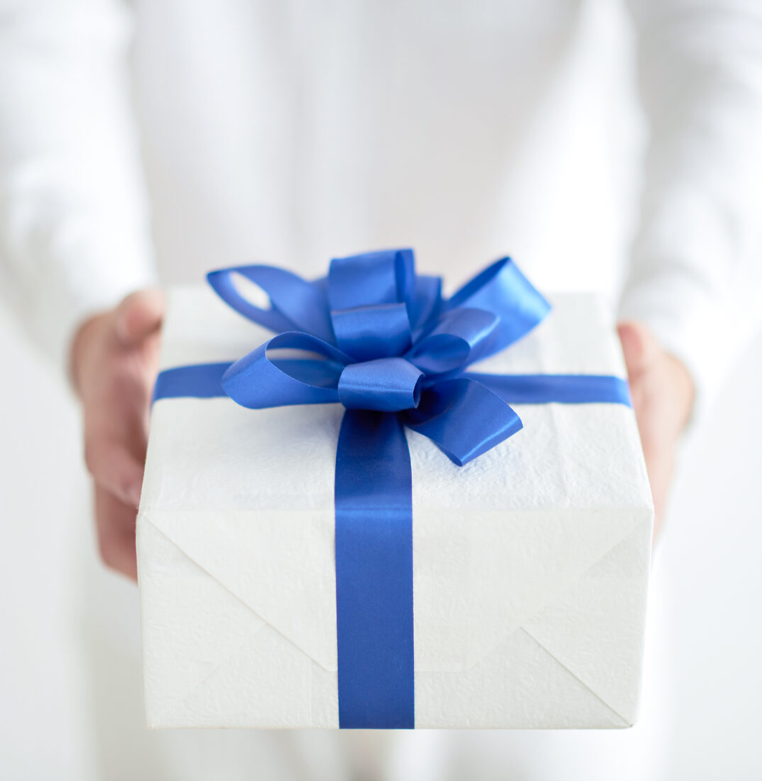 Дарим здоровье. Дарим подарки. Подарок с синей лентой. Подарки для здоровья. Дарим подарки в январе.