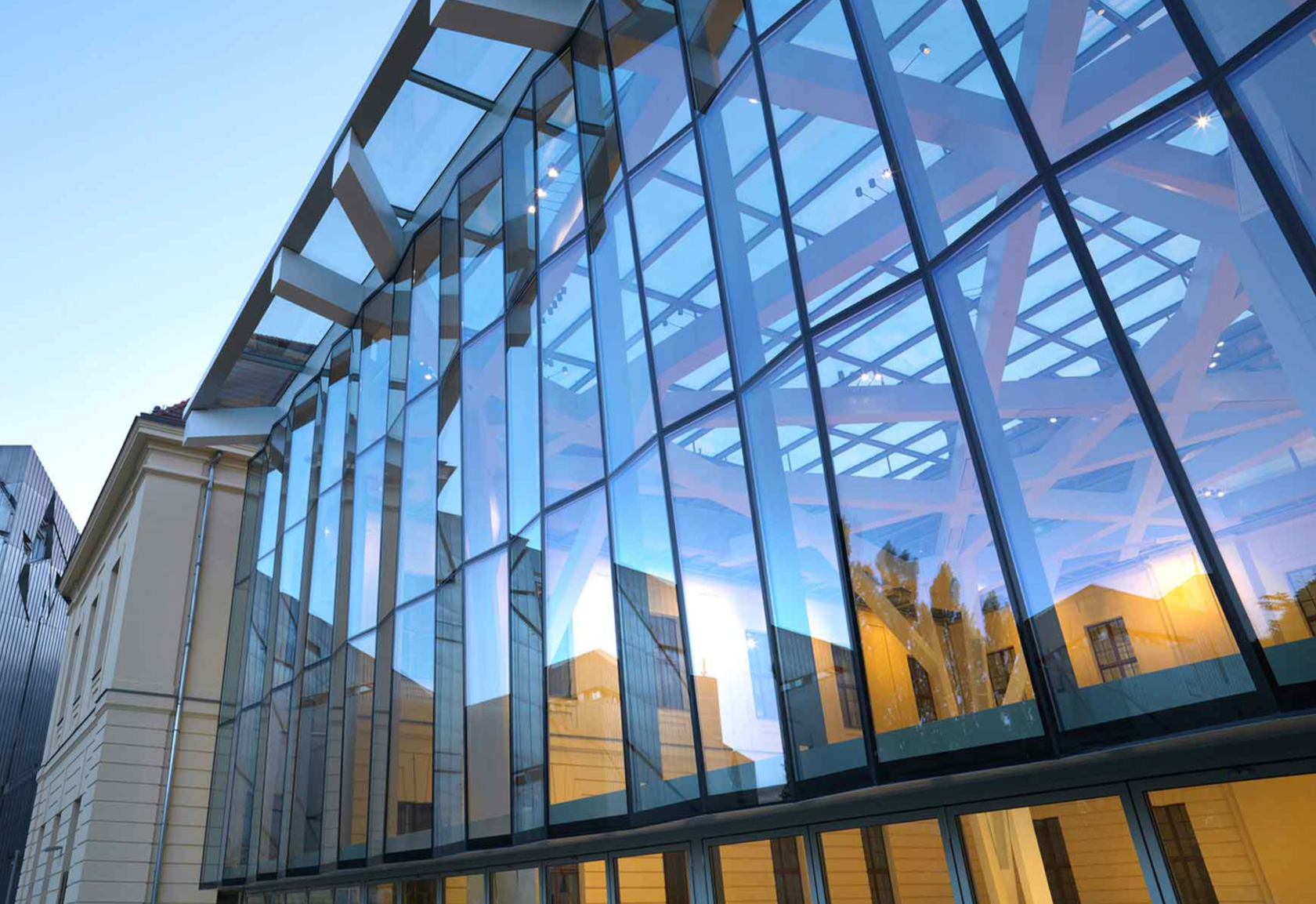 Ограждение балкона из стекла фото