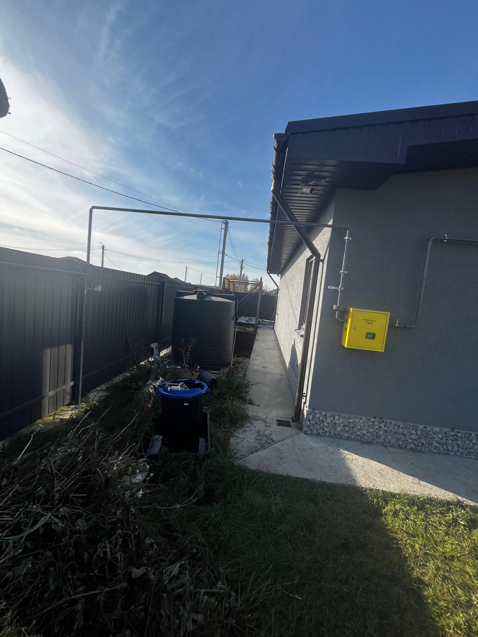 Газовая стойка на заборе