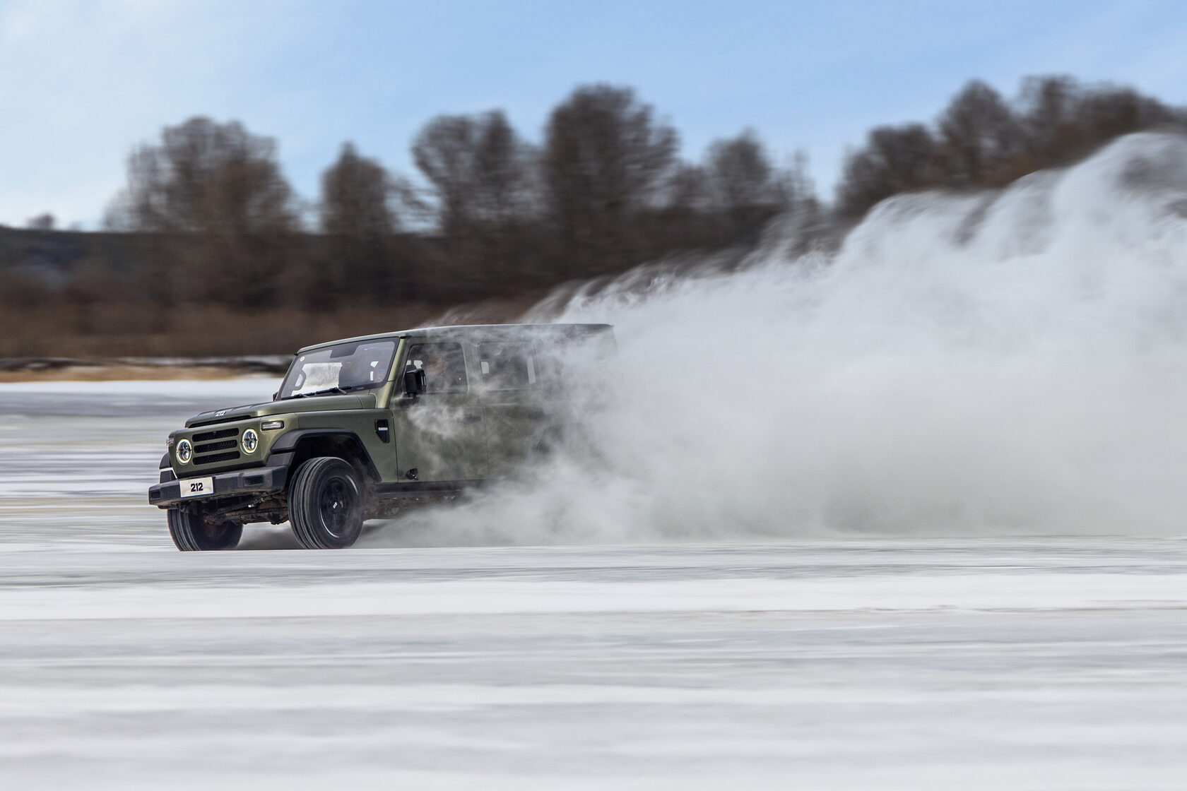 212 T01 Adventurer RUS в движении по снегу