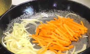 Приготовление борща из квашеной капусты: шаг 6