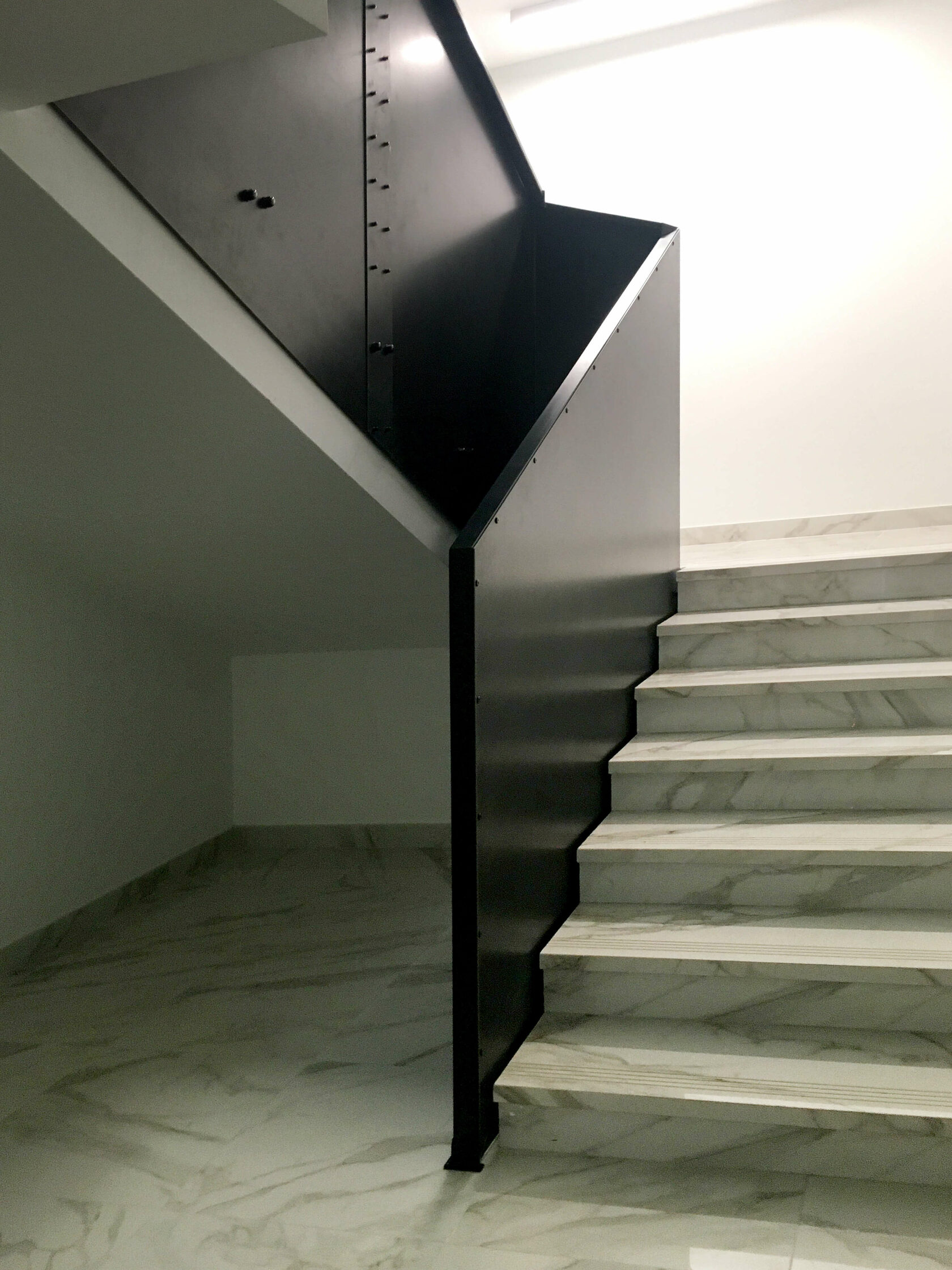 Купить лестничные перила и облицовку – цена от производителя