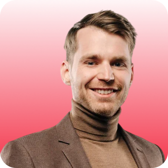 Валерия Кадочникова, Product manager Profitbase, девушка с короткой стрижкой, блондинка, в черной футболке