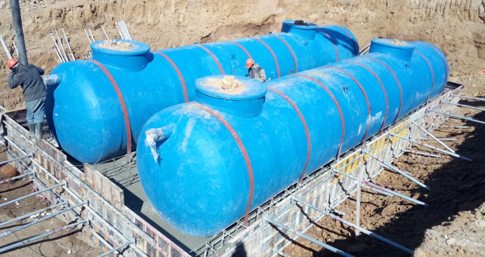 Нефтеуловители для очистки сточных вод от нефтепродуктов. Схема нефтеловушки для очистки сточных вод. Нефтеловушка канализационная для нефтепродуктов. Нииквов очистные сооружения. Нефтеуловитель для очистки сточных вод от нефтепродуктов.