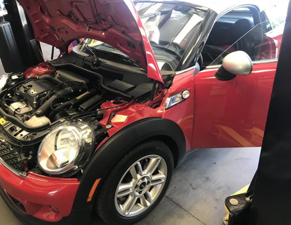 Ремонт мини. Mini Cooper service. Ремонт мини Купер. Купер сервис. Ремонт Mini Cooper.