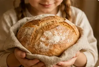 Девочка с готовой буханкой